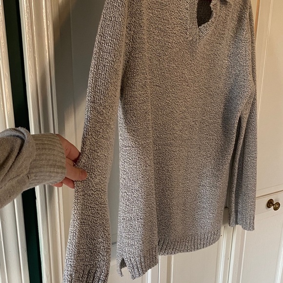 Westbound Woman’s Light Gray Sweater
Vintage - Picture 4 of 5